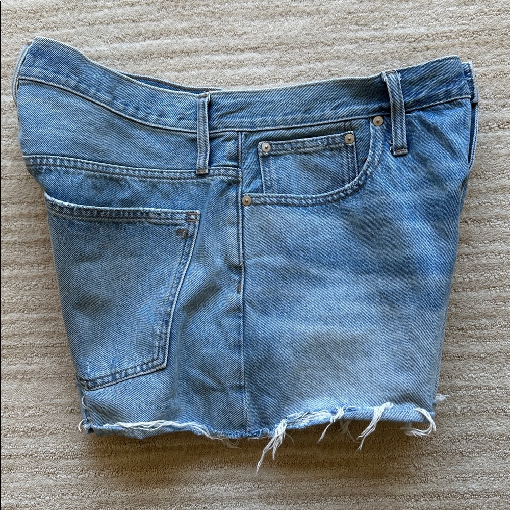 Like New Madewell Relaxed Denim Shorts Button Fly MD739 Size 31 - Picture 7 of 16